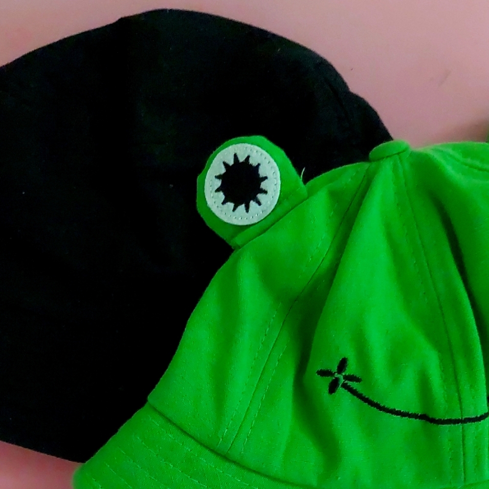 Black and Green Frog Bucket Hats with Embroidery